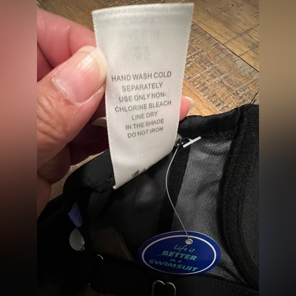 Polka Dot Bikini Top with Molded Cups & Underwire Size 22 - Picture 8 of 8